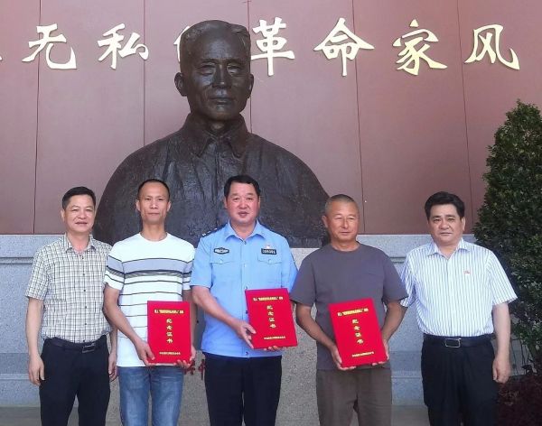 漳州救人英雄們獲頒“中國好人”證書！